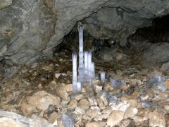 A barlang bejáratánál