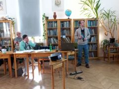 de az érdeklődés annál nagyobb