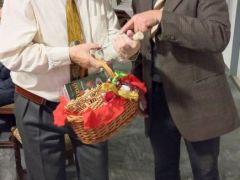János valami fontosat mond - de elfelejtettem...