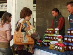 A szomszédban fogy a sóska és a méz