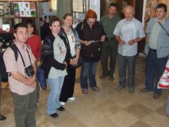 Köszöntés a múzeum előcsarnokában