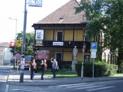 Búcsú a múzeum előtt - viszontlátásra!