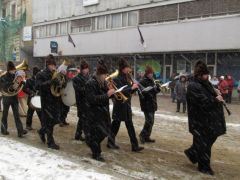 A zenéjük azért nem ilyen búval csinált volt