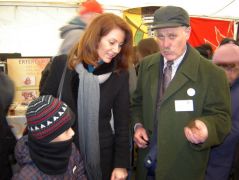 János a fülgombával hódít...