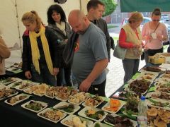 Egyre kötetlenebb a hangulat