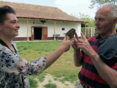 Gombás interjú a nyomda előtt