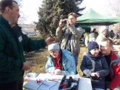 Péter a madárgyűrűzésről magyaráz