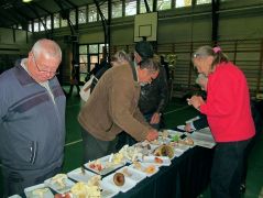 A fajhatázozást Attila és Edit végzi