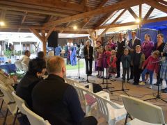 A Görömbölyi Dalkör a színpadon