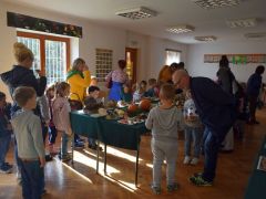 Óvodások a kiállításon - Tatáról is jöttek