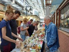 A kiállítás igazi értelme - beszélgetünk a látogatókkal