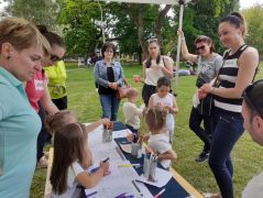 Milyen jól viselkednek! Öröm nézni.