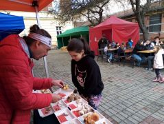 István elemében van