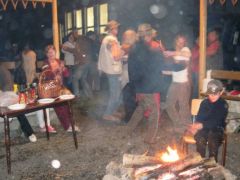 Száll a pernye - ki bánja!