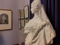 Sissi hercegnő mellszobra