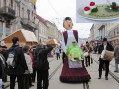 Éled a fesztivál a főutcán...