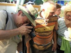 Az asztalokhoz sem könnyű odaférkőzni