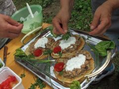 Gondos kezek végzik az utolsó igazításokat