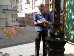 Laci még keres valamit!