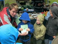 A bácsi le is fényképez!