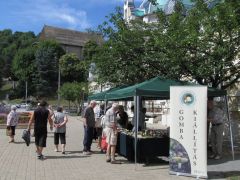 Kezdődik - szép a környezet, csak meleg