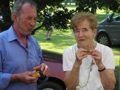 Erzsike es János - most van idő reggelizni