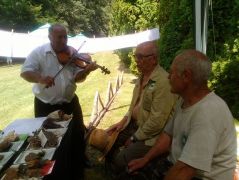 Elhúzzák Rozibá nótáját...