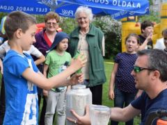 Dugjunk lufit a palackba!