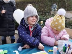 Lili még csak a ceruza fogást tanulja