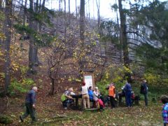 Túristák a forrásnál - veszélyes lehet