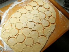 Karikákat szaggatunk